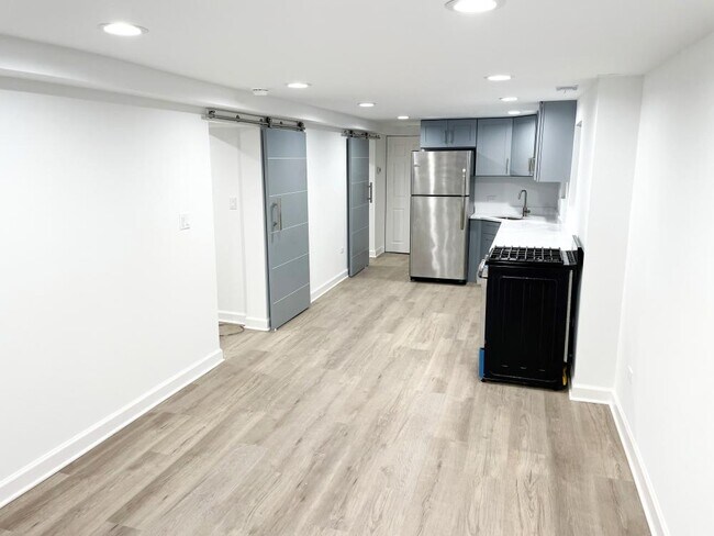 Building Photo - 1 bedroom in Chicago IL 60622