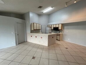 Building Photo - 9999 Summerbreeze Dr