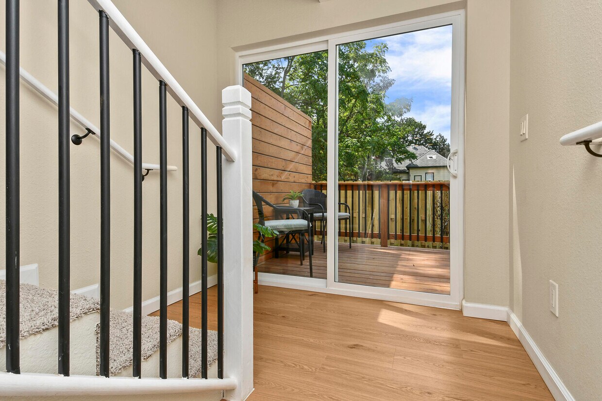 Foto principal - 1220 E Pacific St