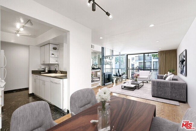 Foto del edificio - 906 N Doheny Dr