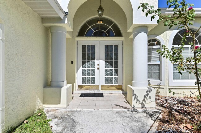 Foto del edificio - 681 SW Saragossa Ave