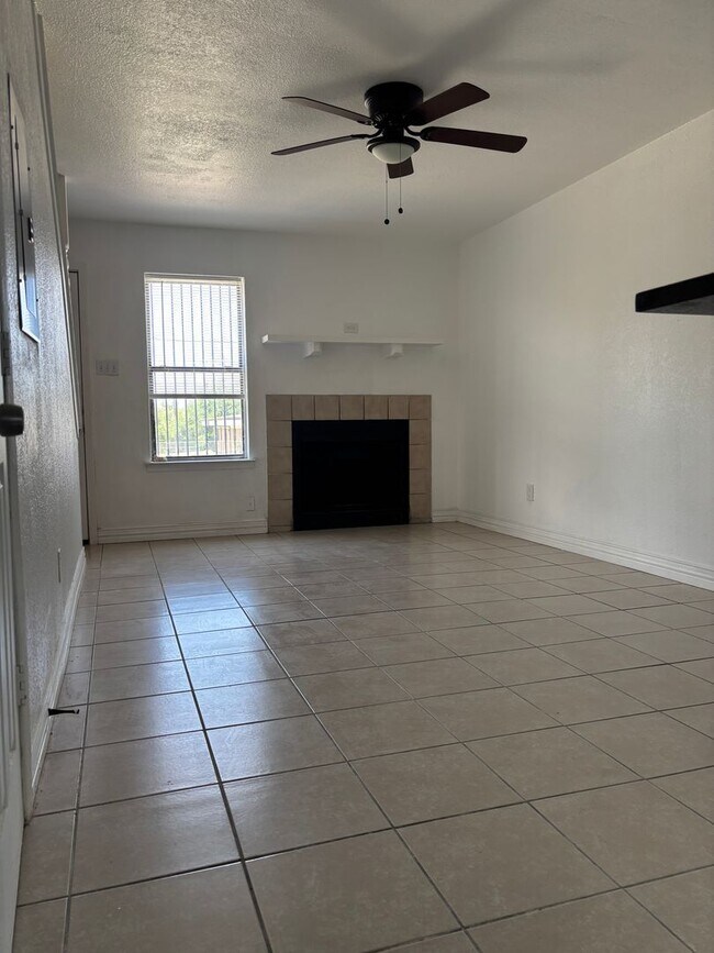 Foto del edificio - Updated 2-Bedroom, 1.5-Bath Accepting VASH...