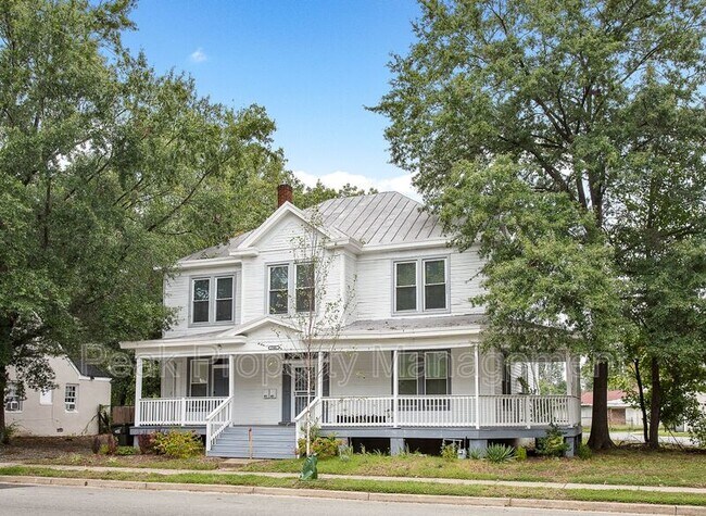Building Photo - 2301 Harwood St