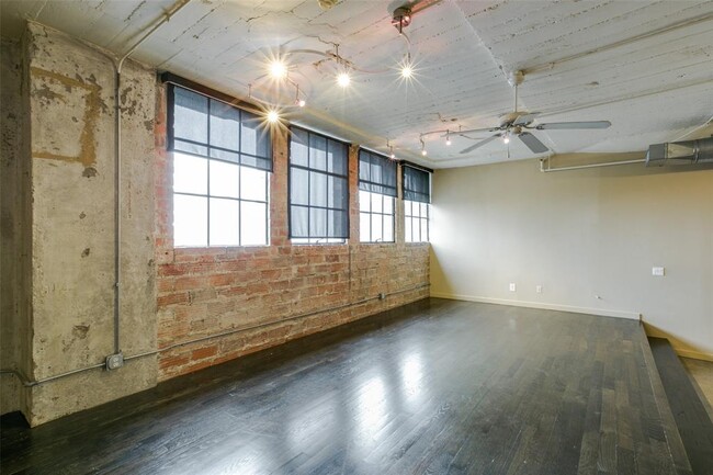 Building Photo - 1122 Jackson St
