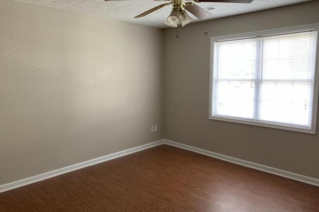 Building Photo - 409 Three Creeks Ct