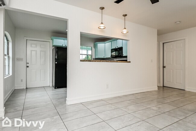 Foto del edificio - 2409 Golfview Street