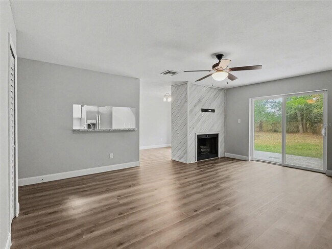 Foto del edificio - 109 Wild Elm Ct