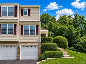 Building Photo - 2402 Rockledge Ct