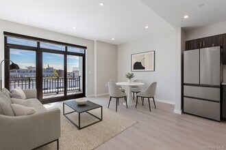 Building Photo - 37-18 Broadway