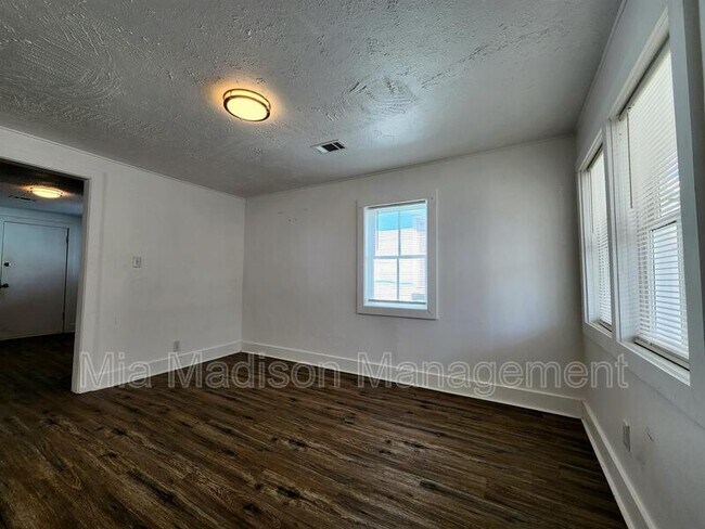Foto del edificio - 1206 Murphy Ave