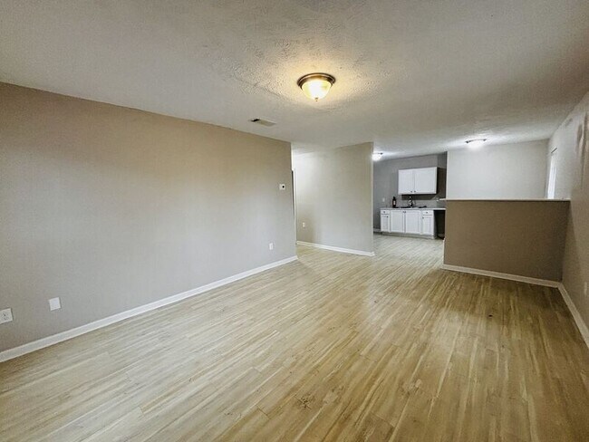 Building Photo - 229 Lawrence Rd