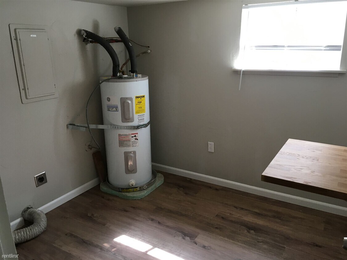 Building Photo - 3 br, 1 bath Duplex - 1401 South 24th Aven...