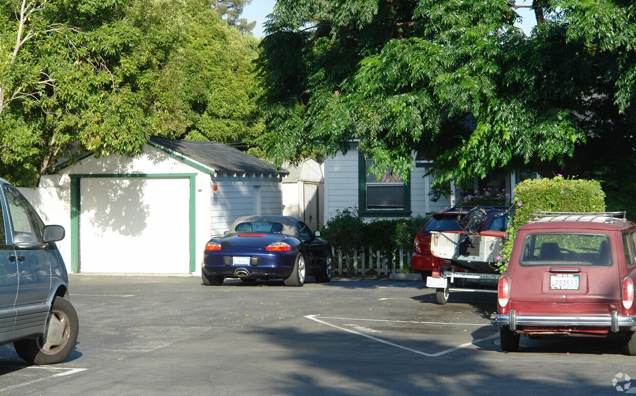 Primary Photo - 638 N Whisman Rd