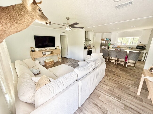 Foto del edificio - 5250 Hummingbird Ln