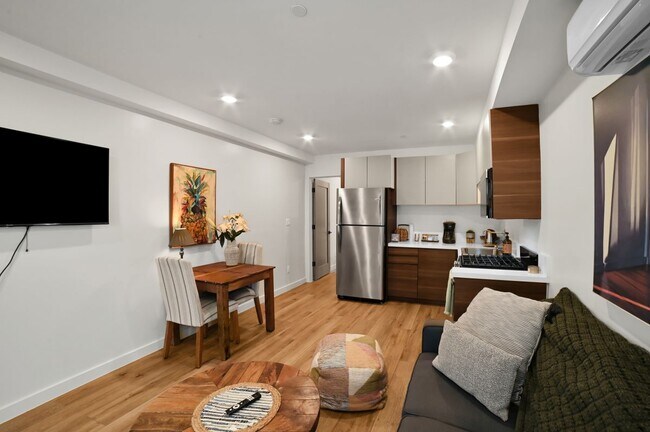 Foto del edificio - 14539 Weddington St
