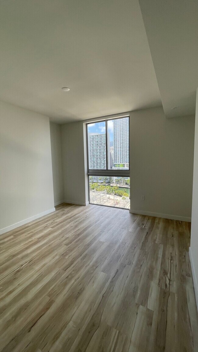 Foto del edificio - 529 SW 3rd St