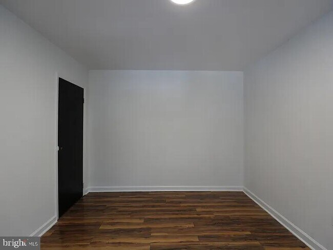 Building Photo - 2400 E Dauphin St