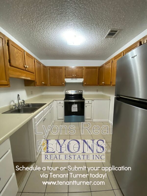 Building Photo - 1102 S Gordon Ave