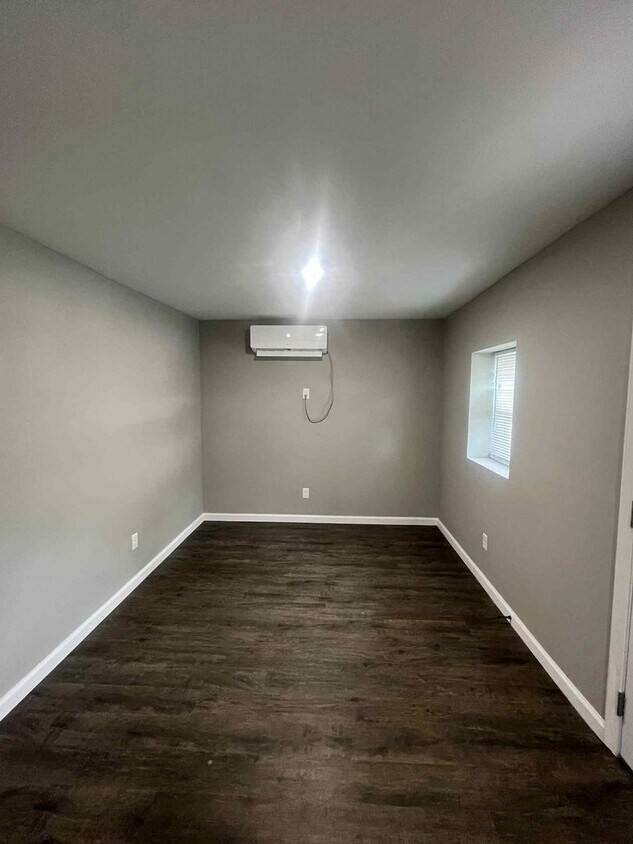 Foto principal - 610 W 9th St