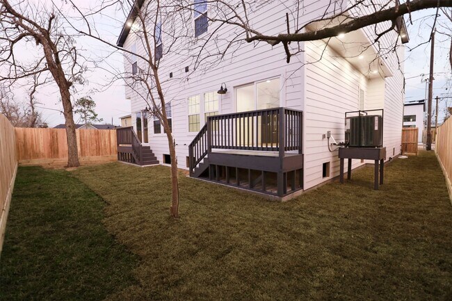 Foto del edificio - 421 E 41st St