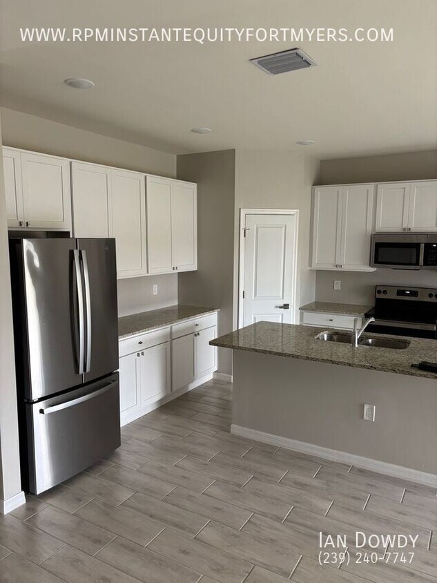 Foto principal - 706 Hightower Ave S