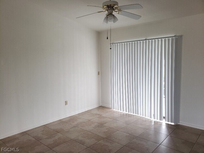 Foto del edificio - 1024 SE 25th Terrace