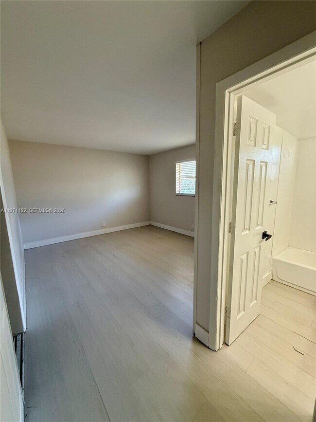 Foto del edificio - 921 SW 74th Terrace