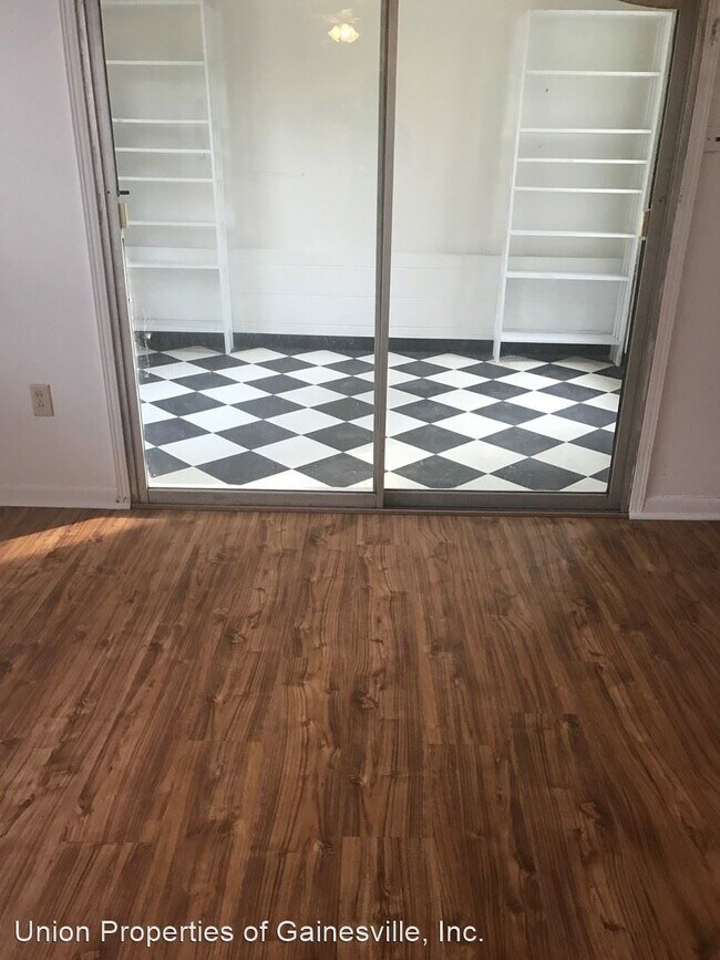 Foto del edificio - 3 br, 1 bath House - 2502 NE 11th Terrace