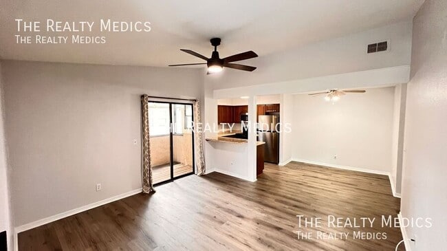Foto del edificio - 3043 Antique Oaks Cir