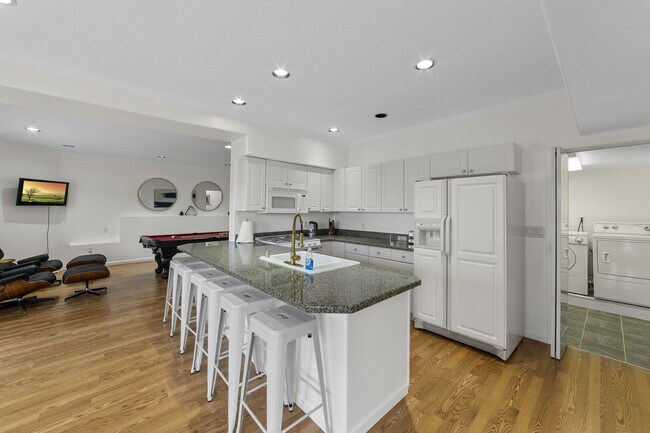 Foto del edificio - 5913 Normar Pl