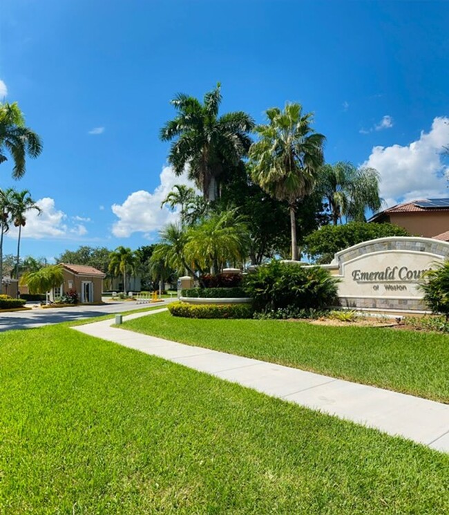 Foto del edificio - Beautiful Townhouse in Weston