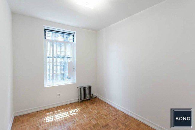 Building Photo - 367 Broome St