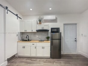 Building Photo - 15400 SW 169th Ln