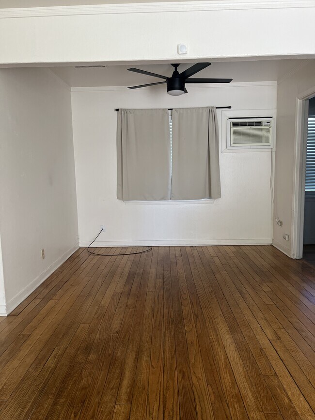 Foto del edificio - 1302 Sampson St