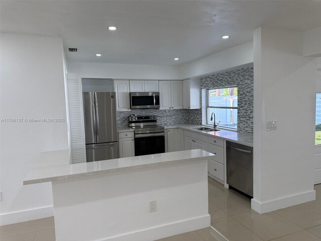 Foto del edificio - 8811 NW 15th Ct