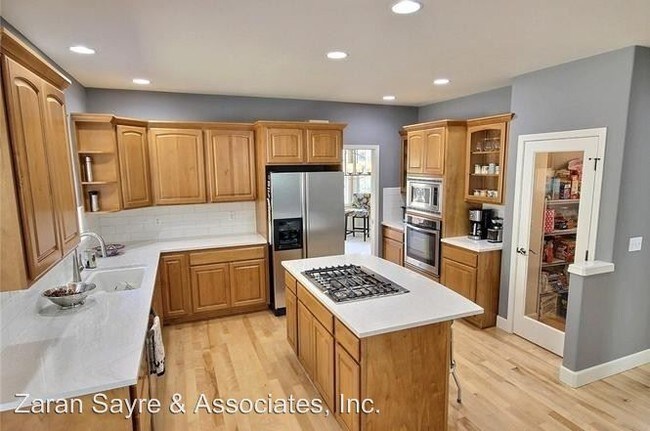 Building Photo - 1720 Pointe Woodworth Dr NE