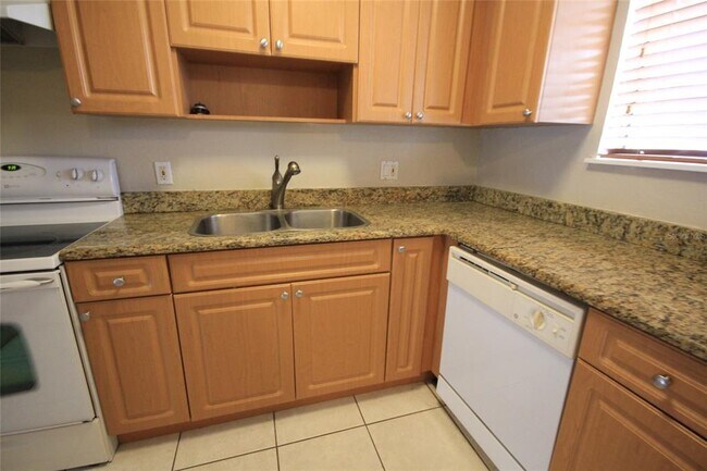 Foto del edificio - 22710 Watersedge Blvd