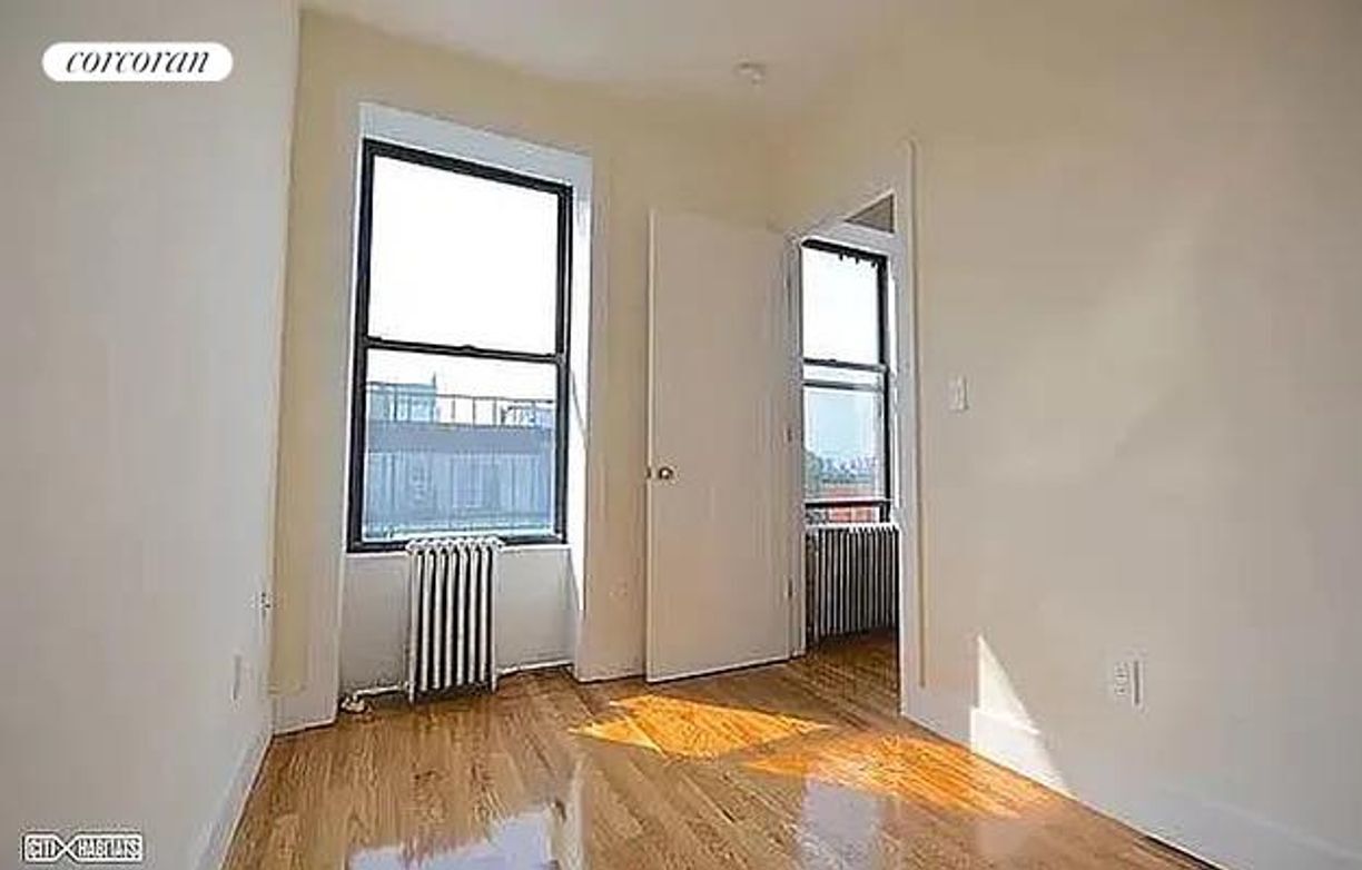 Building Photo - 492 11th St