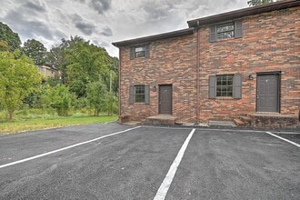 Building Photo - 182 Hart Rd