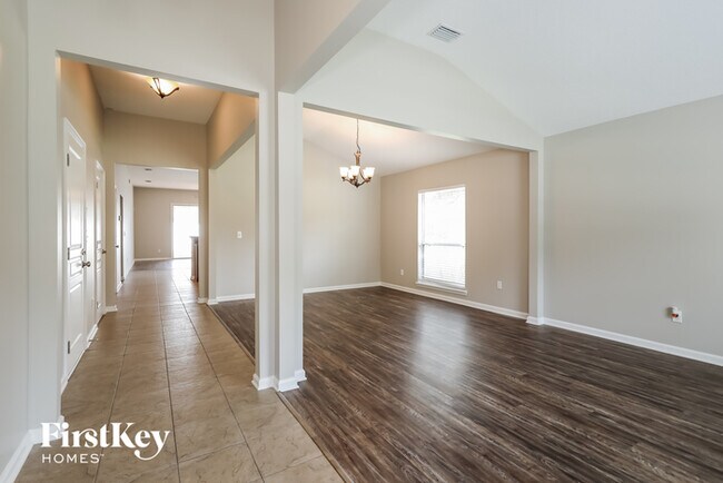 Building Photo - 523 Chestwood Chase Dr