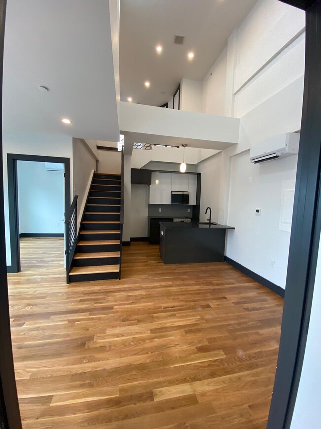 Building Photo - 1364 Rogers Ave