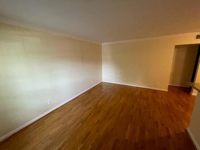 Building Photo - 1523 Heights Blvd