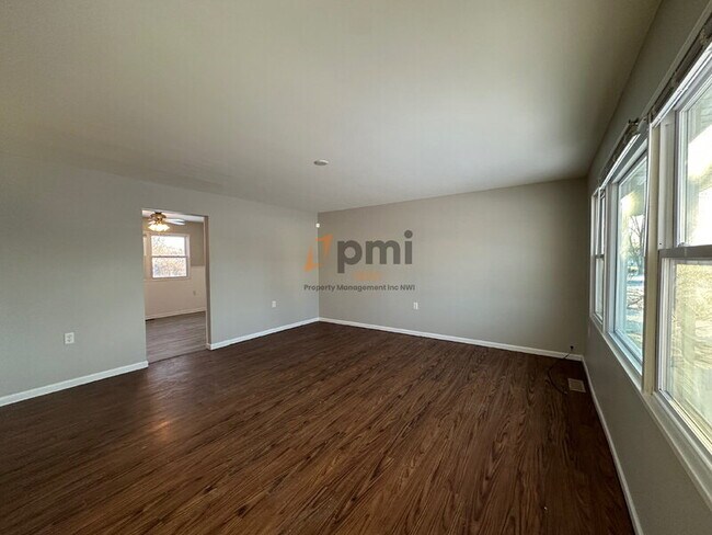 Foto del edificio - 333 Midway Dr