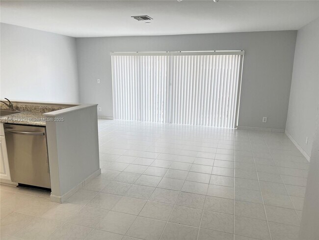 Foto del edificio - 3661 NW 122nd Terrace