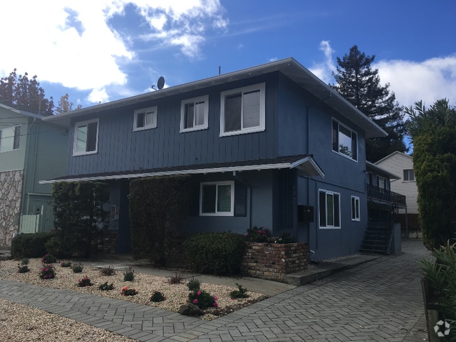 Building Photo - 922 Academy Ave
