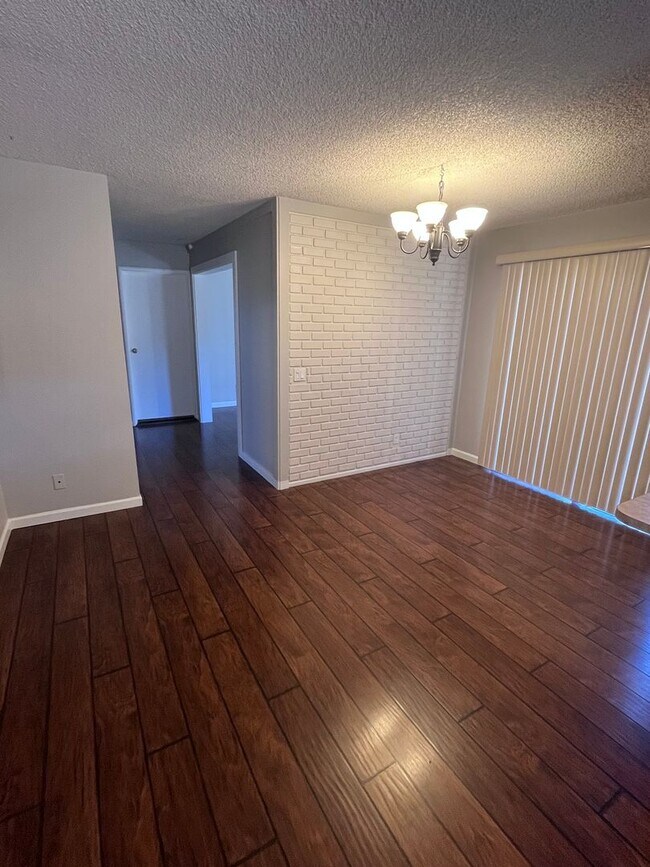 Building Photo - NICE UPDATED HOME IN CITRUS HEIGHTS!!
