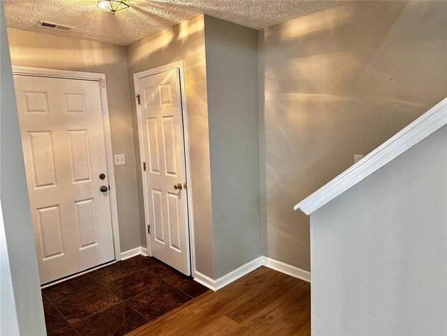 Building Photo - 3164 Kingswood Glen