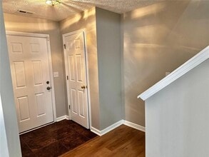 Building Photo - 3164 Kingswood Glen