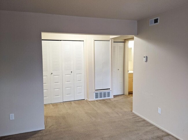 Building Photo - Swiss Valley Apartments