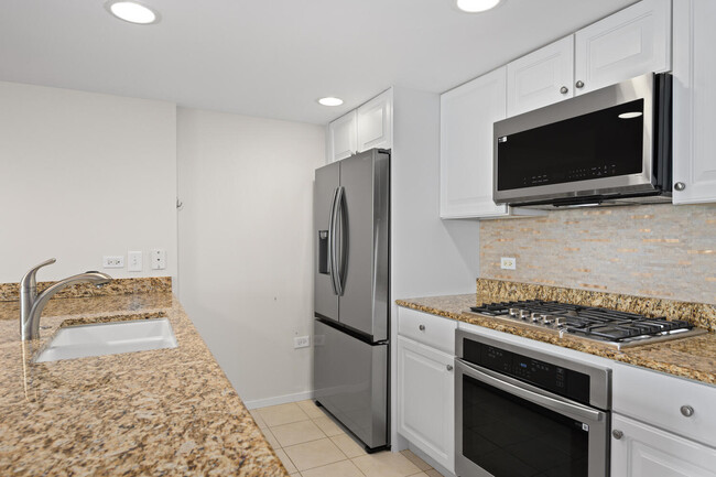 Building Photo - 9715 Woods Dr